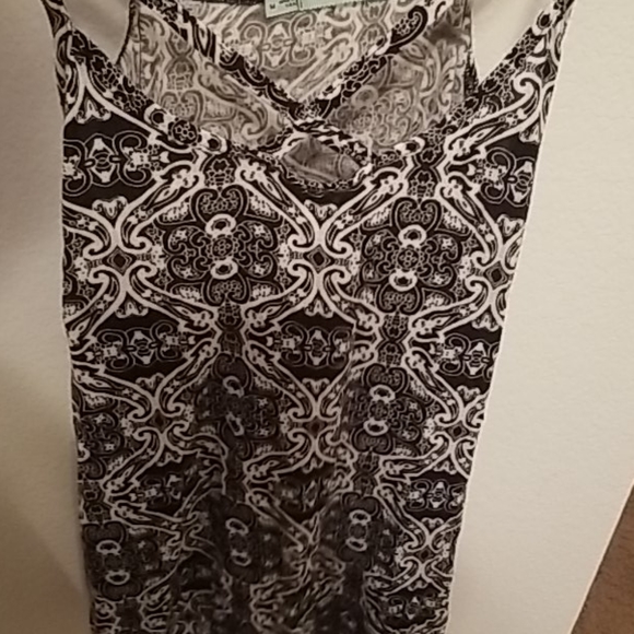 Flowy Patterned Top - Picture 2 of 2